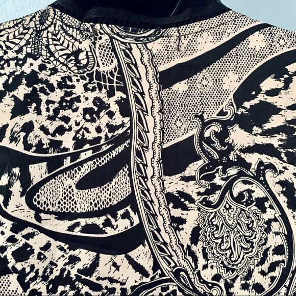 ANGL Black & Cream Abstract Pribt Surplice Short Romper Size Small - Picture 11 of 15